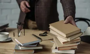Gdzie oddać książki na makulaturę? Sprawdź najlepsze miejsca w mieście