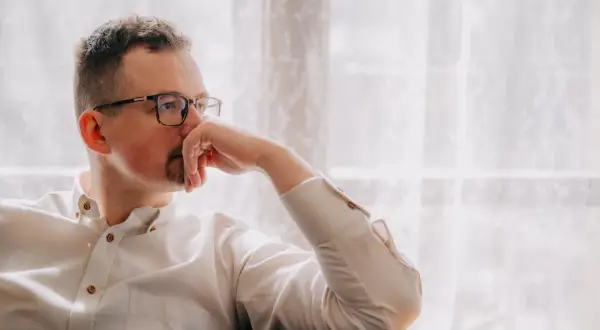 Cytaty ze światła, którego nie widać – odkryj głębię emocji i refleksji