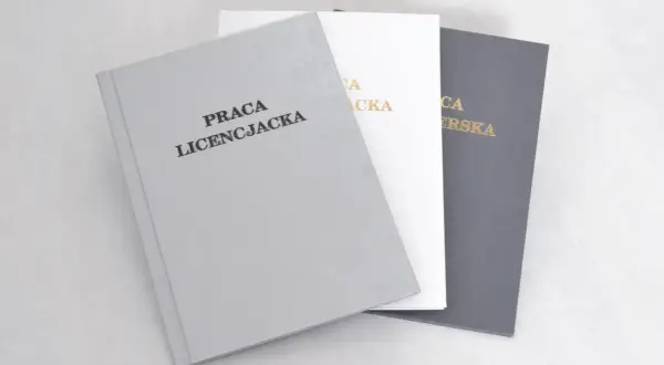 Jak oznaczyć cytat w pracy licencjackiej, by uniknąć błędów?