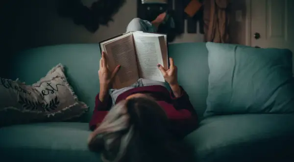 Czy warto czytać książki? Przykłady z literatury, które zaskakują