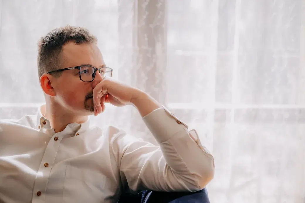 Cytaty ze światła, którego nie widać – odkryj głębię emocji i refleksji