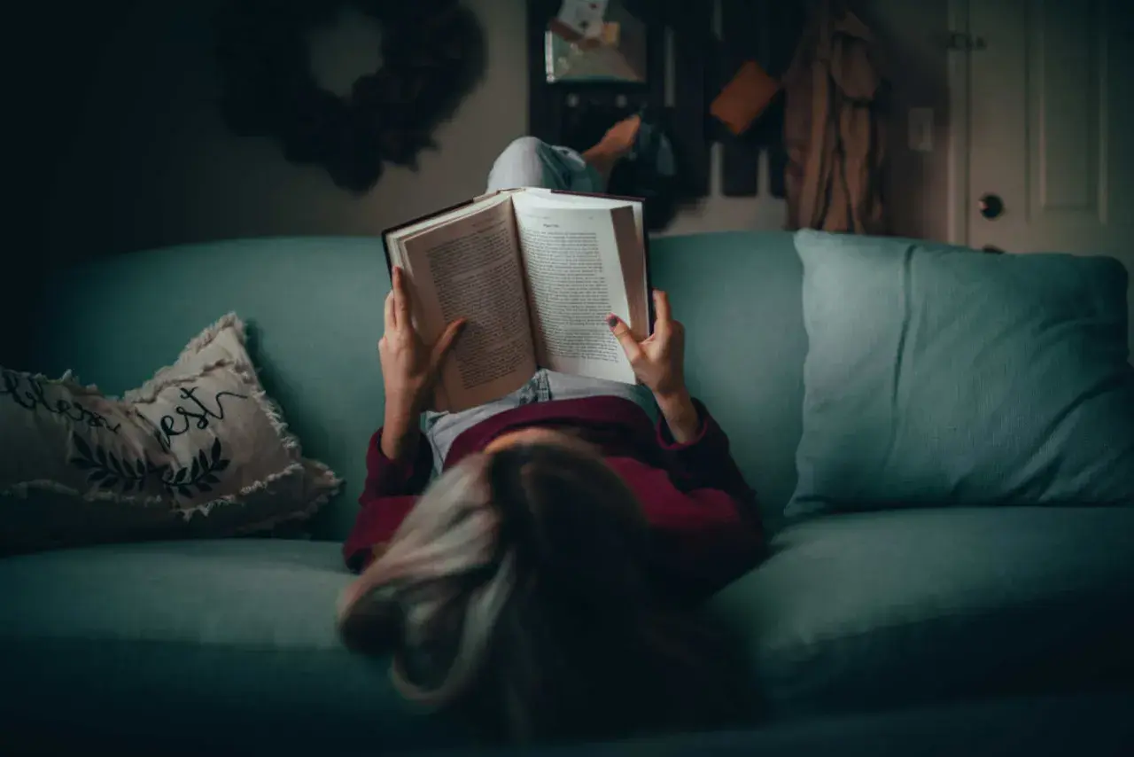 Czy warto czytać książki? Przykłady z literatury, które zaskakują